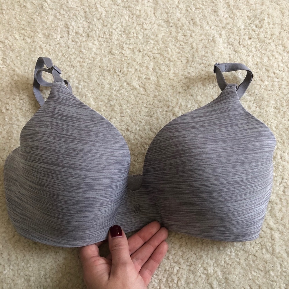 Victoria’s Secret wireless convertible 34C bra